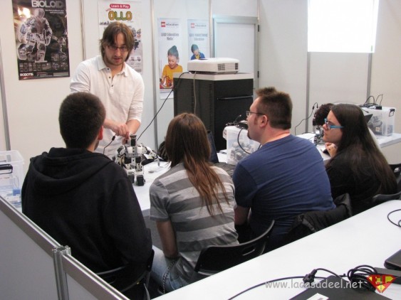 Robots-movimientos y diseño Robots-Ficomic 2012