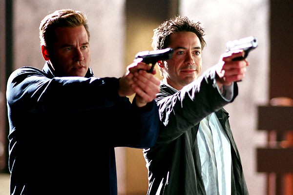 En Kiss Kiss, Bang Bang junto a Val Kilmer