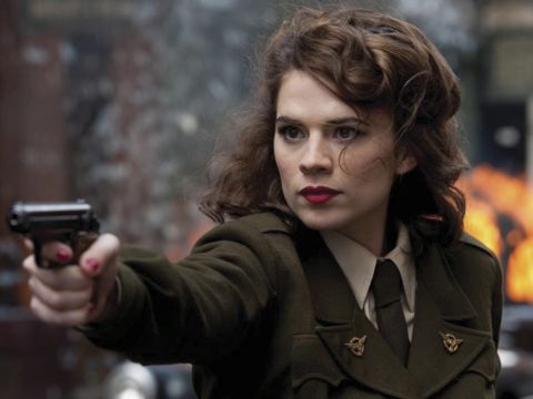 Hayley Atwell como Peggy Carter