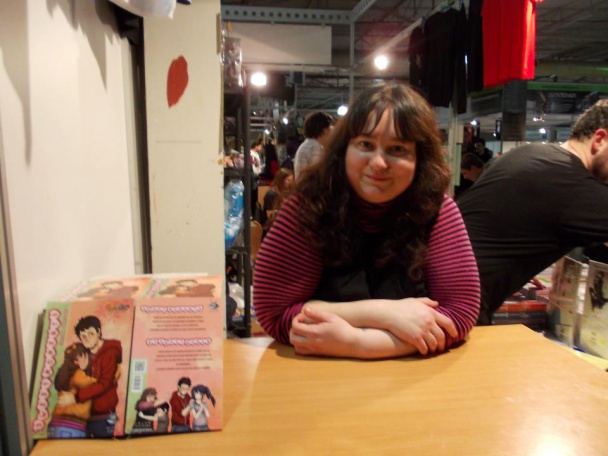 Firmando "Sweet Moments" en el stand de Spiderland Cómics en el III Salón del Manga de Alicante