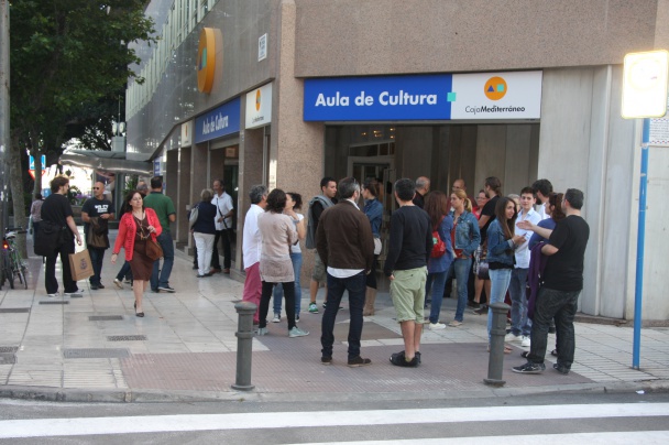 En la entrada del Aula de Cultura