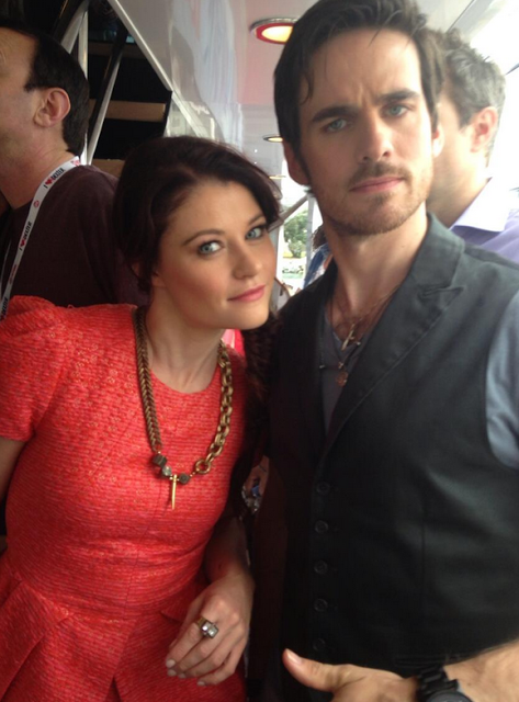 Bella y Hook entre el gentío de la Comic Con