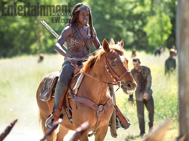 Michonne Walking-Dead-Season-4-temporada-cuarta-cuatro-michonne-caballo-nuevo-medio-transporte