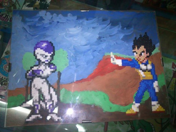 Un cuadro con el fondo pintado. Vegeta y Freezer en mini