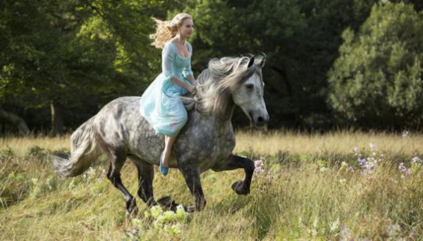 Lily James será la encargada de encarnar a la Cenicienta