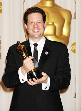 michael-giacchino-con-el-oscar-por-UP