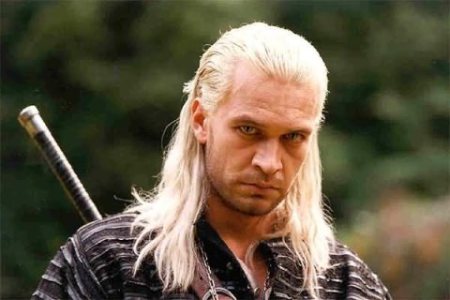 Michał Żebrowski como Geralt de Rivia en la película The Witcher / The Hexer