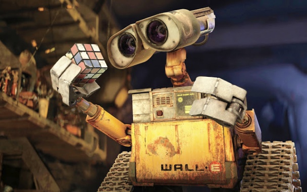 wall-e-mirando-un-cubo-de-rubik