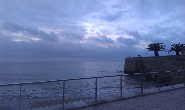 Un bonito amanecer en Sitges, "ventaja" de tener una película a las 8 de la mañana