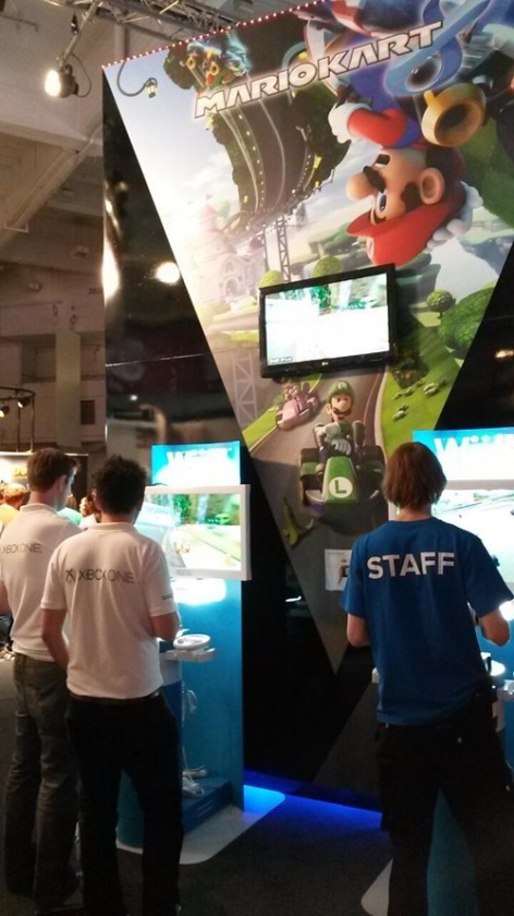 trabajadores-de-xbox-jugando-a-mario-kart