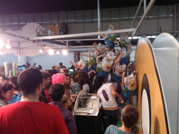 Aglomeraciones en el stand de Hora de Aventuras