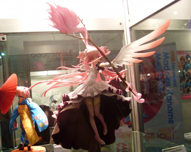 Madoka de Puella Magi Madoka Magica en el stand de Goodsmile Company