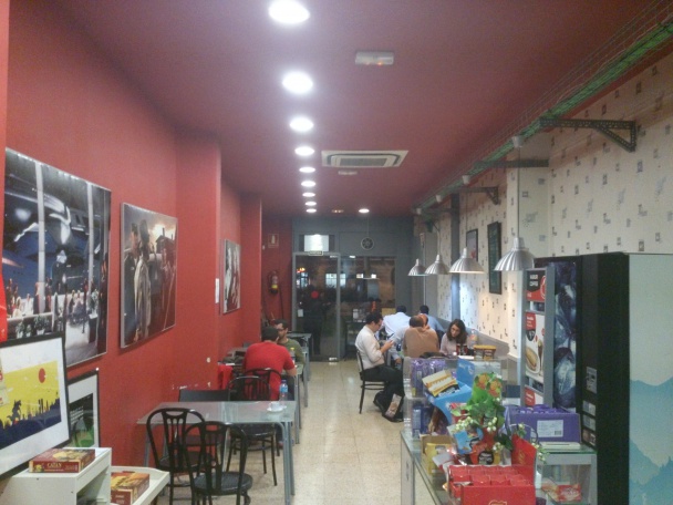 Interior del bar de Kaburi