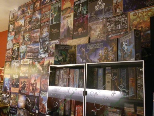 Bares con juegos de mesa en Barcelona: Firefly Drinks & Games 4 Detalle de la decoración de juegos de mesa en Firefly