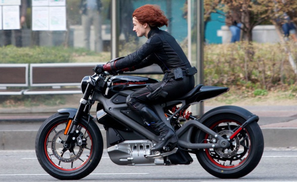 Scarlett Johansson estrena moto en 'Los Vengadores: la Era de Ultrón' 2 harley-davidson-livewire-electric-avengers-2_01