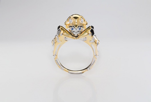 Lleva a Bumblebee en tu mano con este anillo de oro y diamantes 2 Lleva a Bumblebee en tu mano con este anillo de oro y diamantes