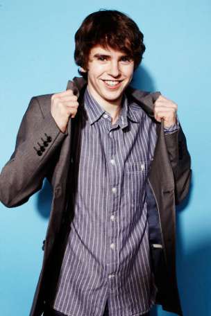 Diez candidatos para ser el nuevo Spiderman 10 Freddie Highmore