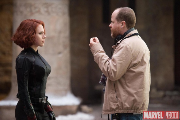 Joss Whedon da instrucciones a Scarlett Johansson