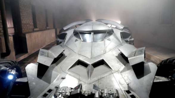 El batmóvil aparece en el set de 'Escuadrón Suicida' 1 Batmóvil