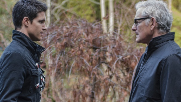 Robbie Amell y Victor Garber son Firestorm