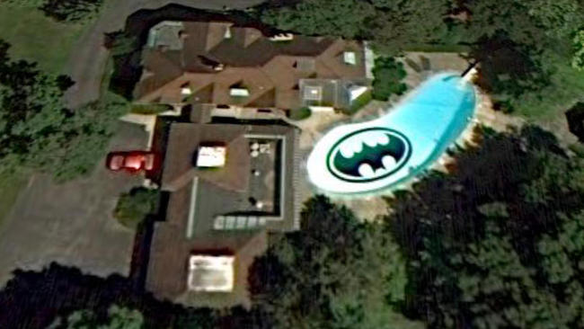 Batman se queda sin su piscina y sin su mansión 2 batman pool