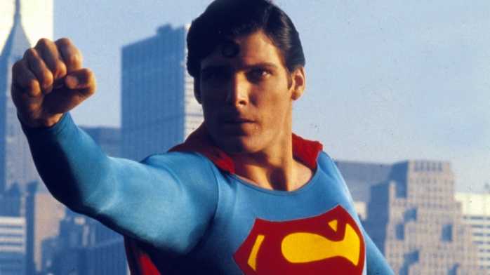 El traje de Superman a subasta por 50.000 dólares 4 Superman I sweats