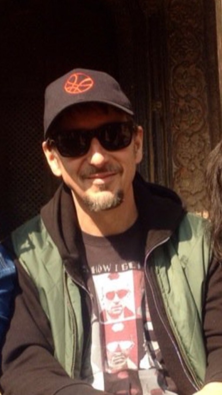 Doctor Extraño - Scott Derrickson con gorra