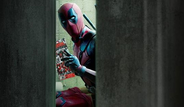 Deadpool enamorado y jugando a colapsar las redes 12 Deadpool bathroom