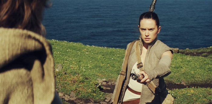 Daisy Ridley habla sobre el rodaje de 'Star Wars: Episodio VIII' 3 Rey with Luke