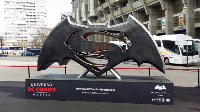 Batman, Superman y Wonder Woman protegen Madrid con sus emblemas 1 Emblema BvS 02
