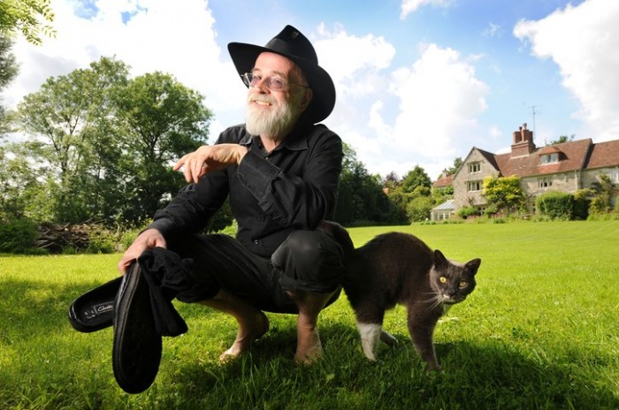 Neil Gaiman adaptará 'Buenos Presagios' para la televisión 2 Terry Pratchett