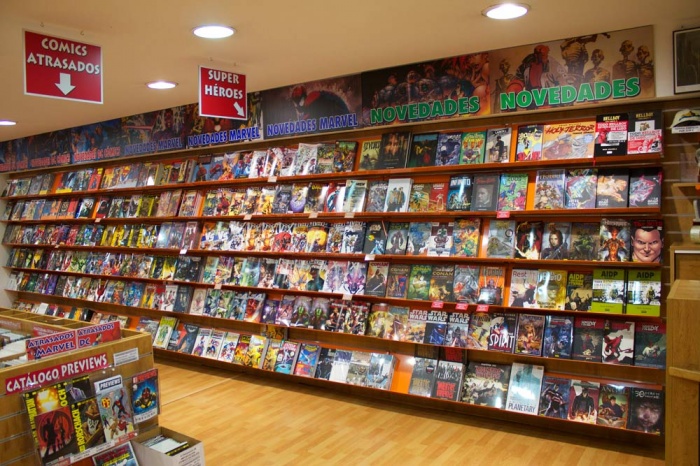 La Tienda del Mes: Akira Cómics 3 Akira Cómics-estanteria