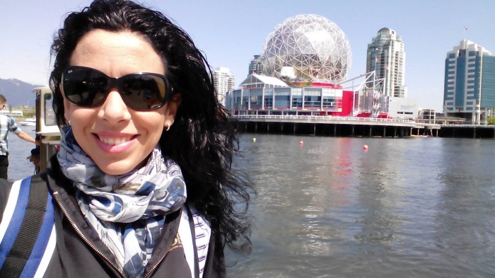 LCDE entrevista a Carolina Jiménez García 2 Carolina Jiménez con bufanda r2d2