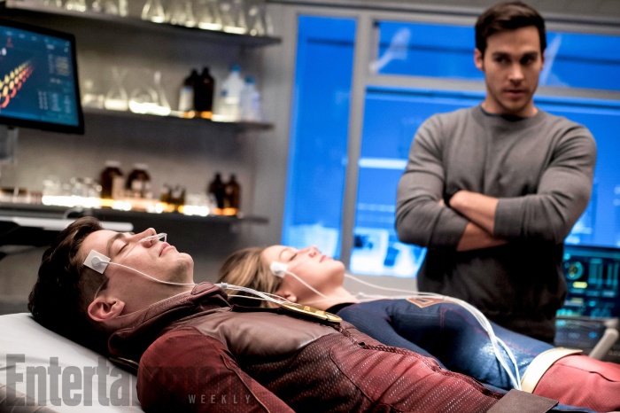 Los actores de 'The Flash' y 'Supergirl' hablan del crossover musical de las series 3 The Flash - Supergirl - crossover musical 03