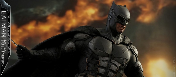 batman hot toys portada