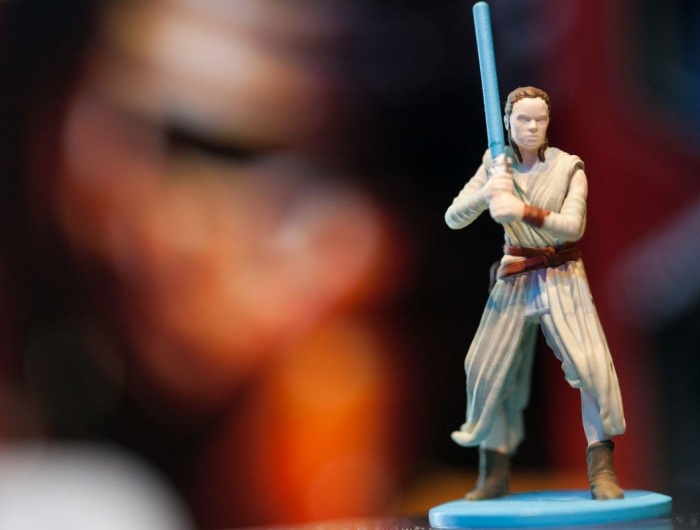 Continúa la polémica con el Monopoly de Star Wars de Hasbro y la figura de Rey
