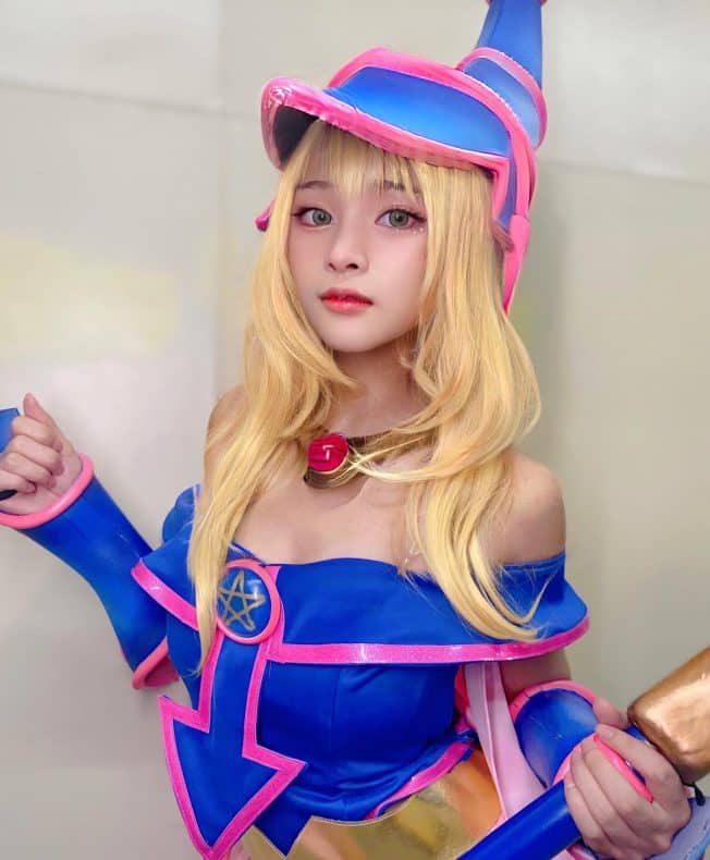 Cosplay de Dark Magician Girl - Yu-Gi-Oh!