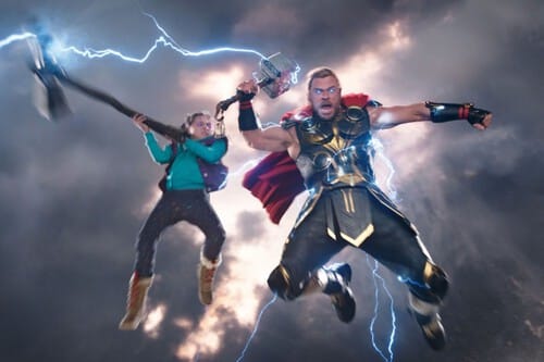 Entre sobornos y motos: así logró Hemsworth que su hija volviera a Marvel en Vengadores: Doomsday