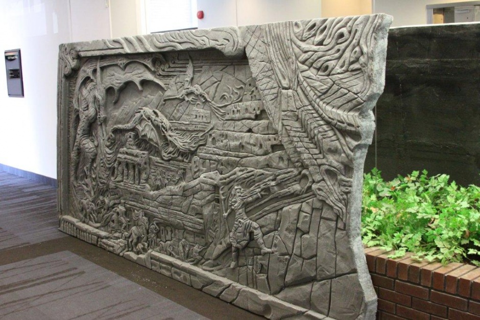El inmenso muro de Alduin llega a Bethesda en memoria de Adam Adamowicz