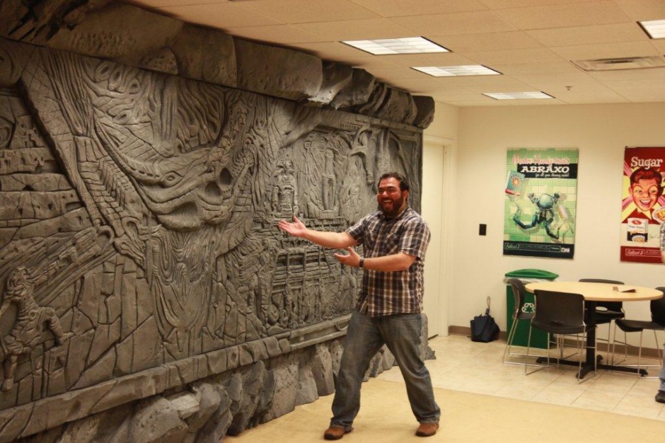 El inmenso muro de Alduin llega a Bethesda en memoria de Adam Adamowicz