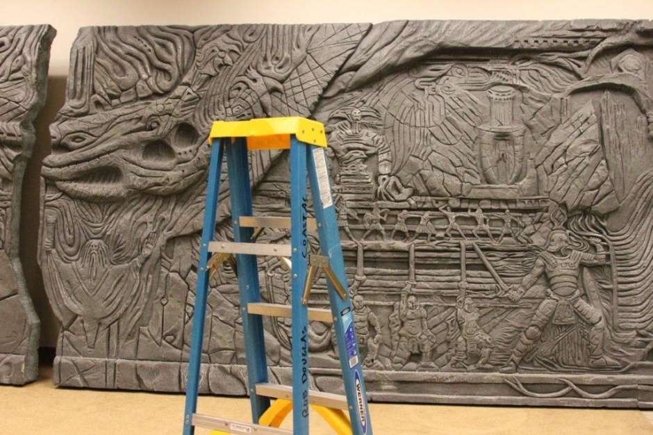 El inmenso muro de Alduin llega a Bethesda en memoria de Adam Adamowicz