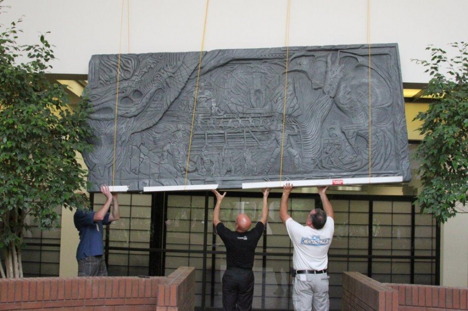 El inmenso muro de Alduin llega a Bethesda en memoria de Adam Adamowicz