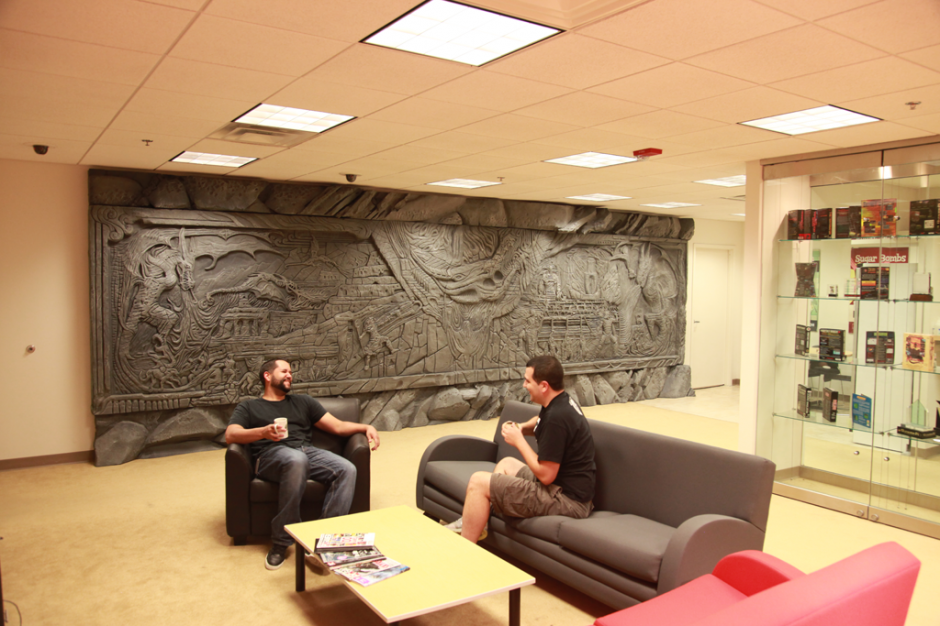 El inmenso muro de Alduin llega a Bethesda en memoria de Adam Adamowicz