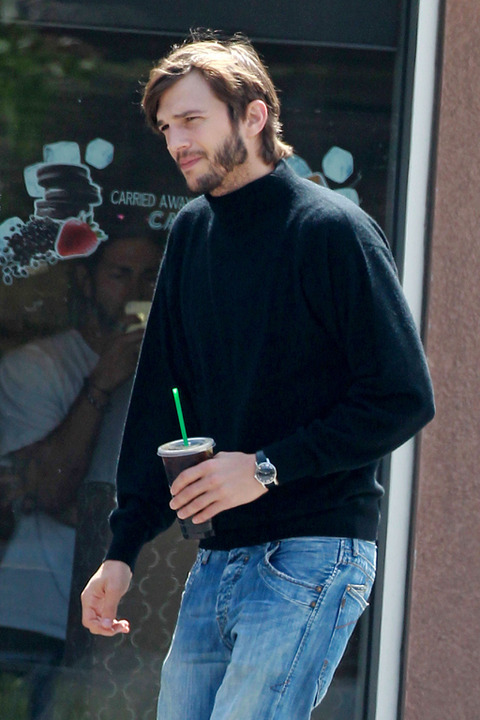 Imágenes de Ashton Kutcher como Steve Jobs