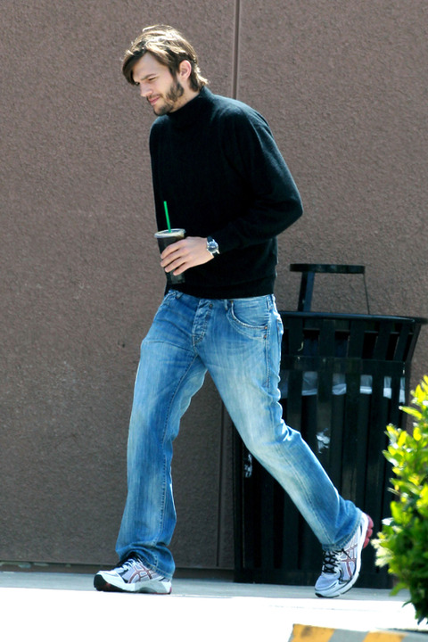 Imágenes de Ashton Kutcher como Steve Jobs