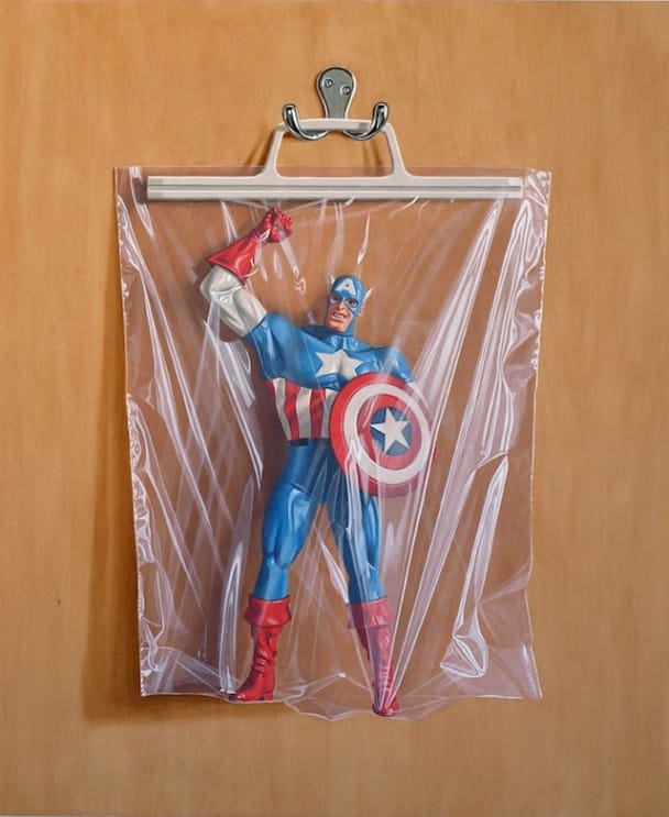Pinturas fotorrealistas de superhéroes atrapados en bolsas