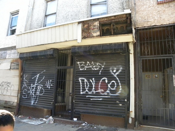 Las 18 localizaciones más emblemáticas de la Saga de Rocky 3 Tienda de mascotas Adrian