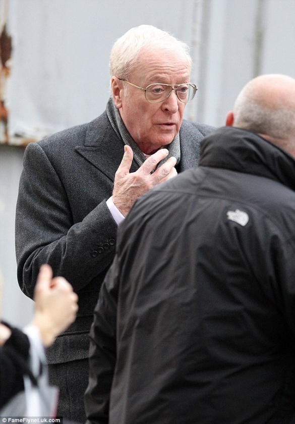 Colin Firth y Sir Michael Caine rodando "The Secret Service" 4 Michael Caine