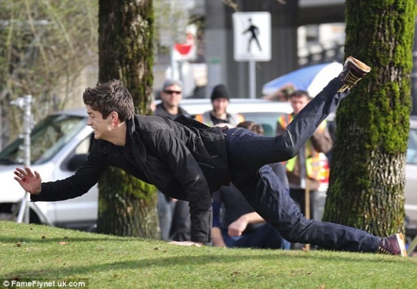 Primera imagen del traje completo de Grant Gustin como The Flash (actualizado)