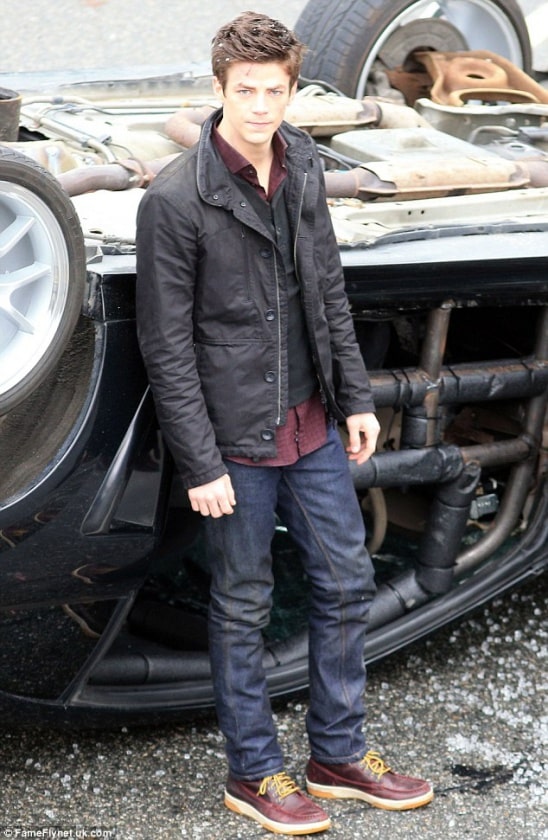 Primera imagen del traje completo de Grant Gustin como The Flash (actualizado)